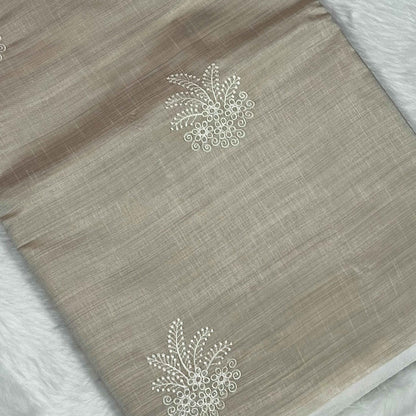 Women's Off-White Floral Embroidery Saree With Un-Stiched Blouse